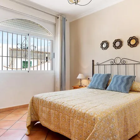 Fuente2 Piscina Comun Famila Kır Evi
